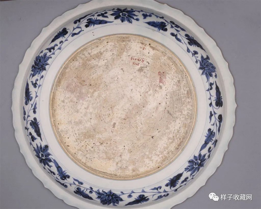 【景德镇窑青花鸳鸯荷花(“满池娇”)纹花口盘】 图片